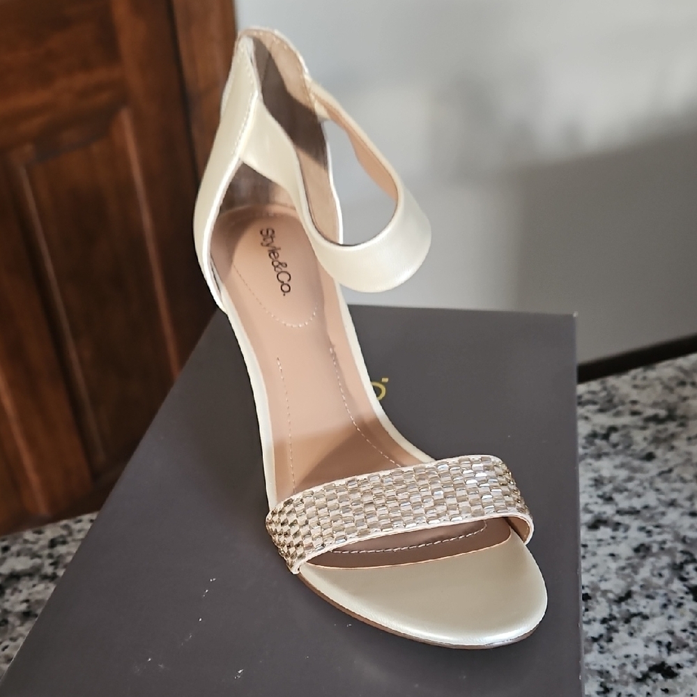 Style & Co Nude Kitten Heel Pump